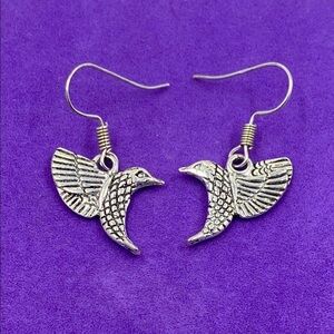 💛 Classic Silver Hummingbird Earrings